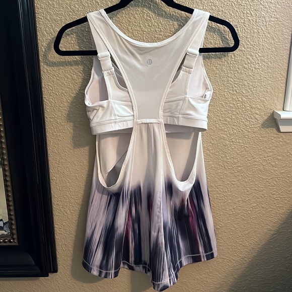 Lululemon activewear tank top - Picture 2 of 2